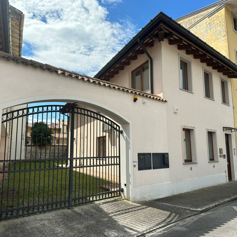 Palmanova centro, casa indipendente con giardino privato