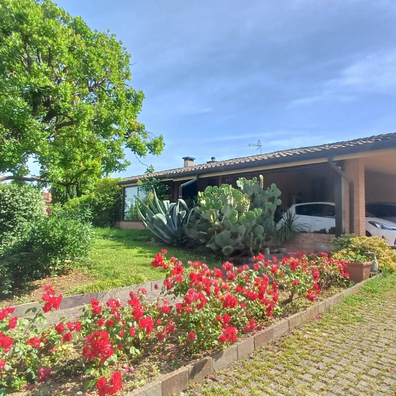 Trivignano, villa unifamiliare con splendido giardino piantumato