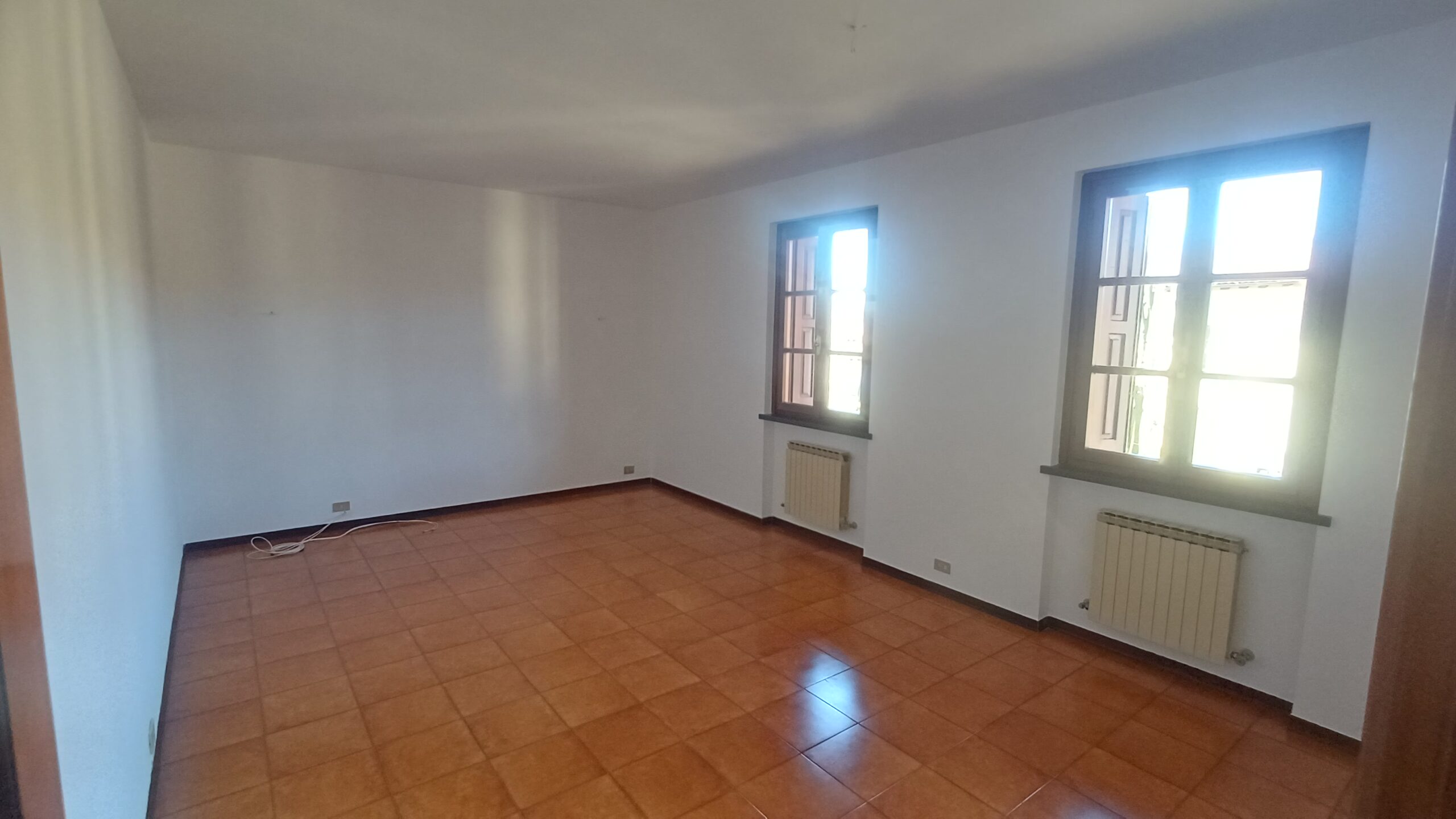 SAN VITO AL TORRE: ampio e luminoso tricamere, biservizi, garage e giardino