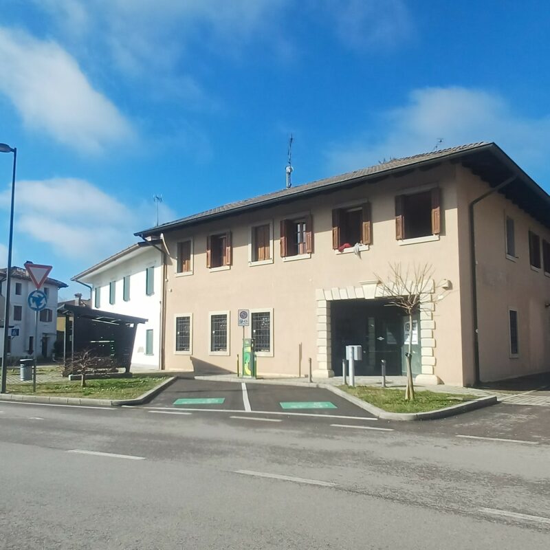 SAN VITO AL TORRE: ampio e luminoso tricamere, biservizi, garage e giardino